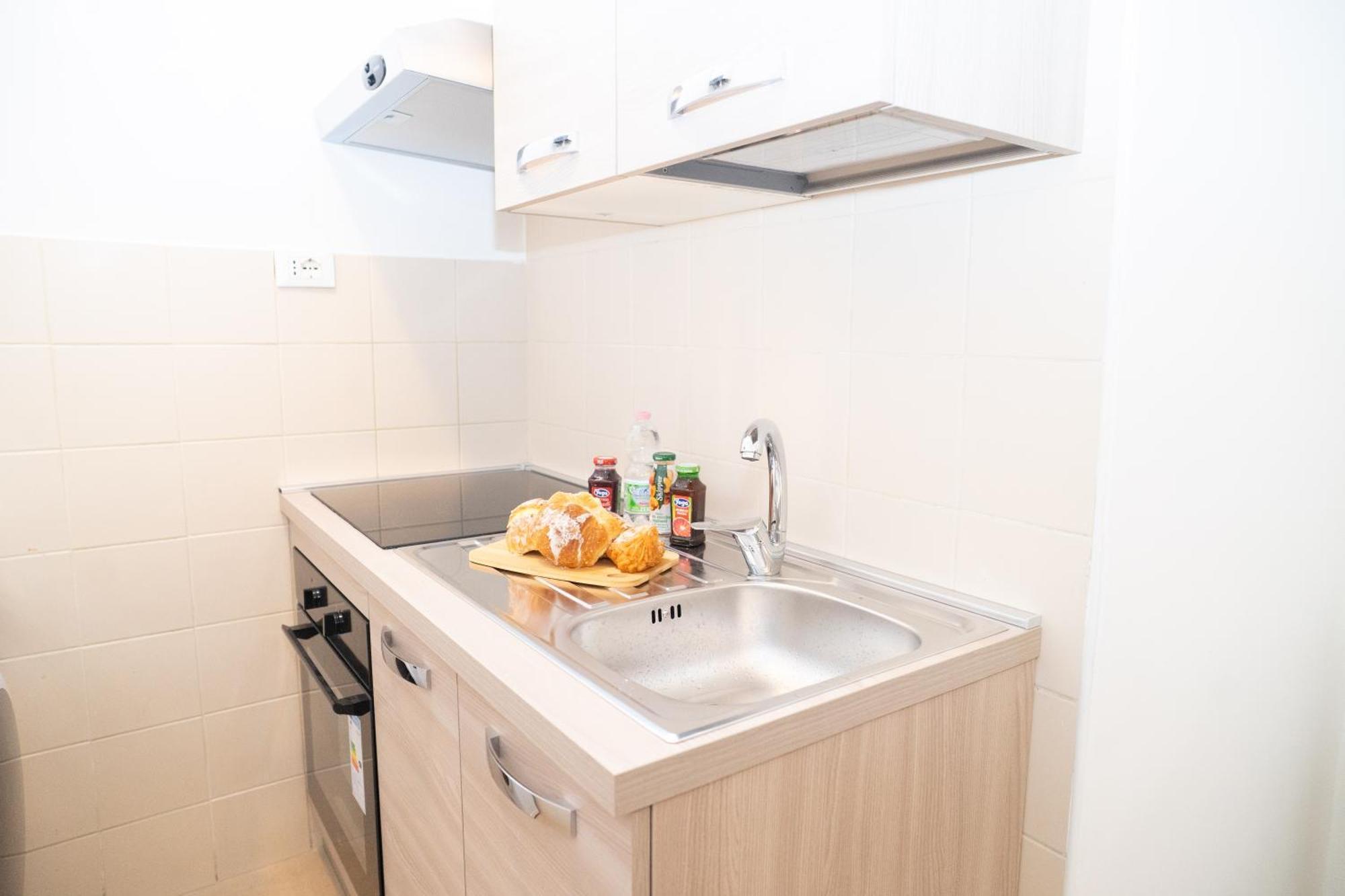 Modern Two-room For 2, 20 Minutes From Termini Appartamento
