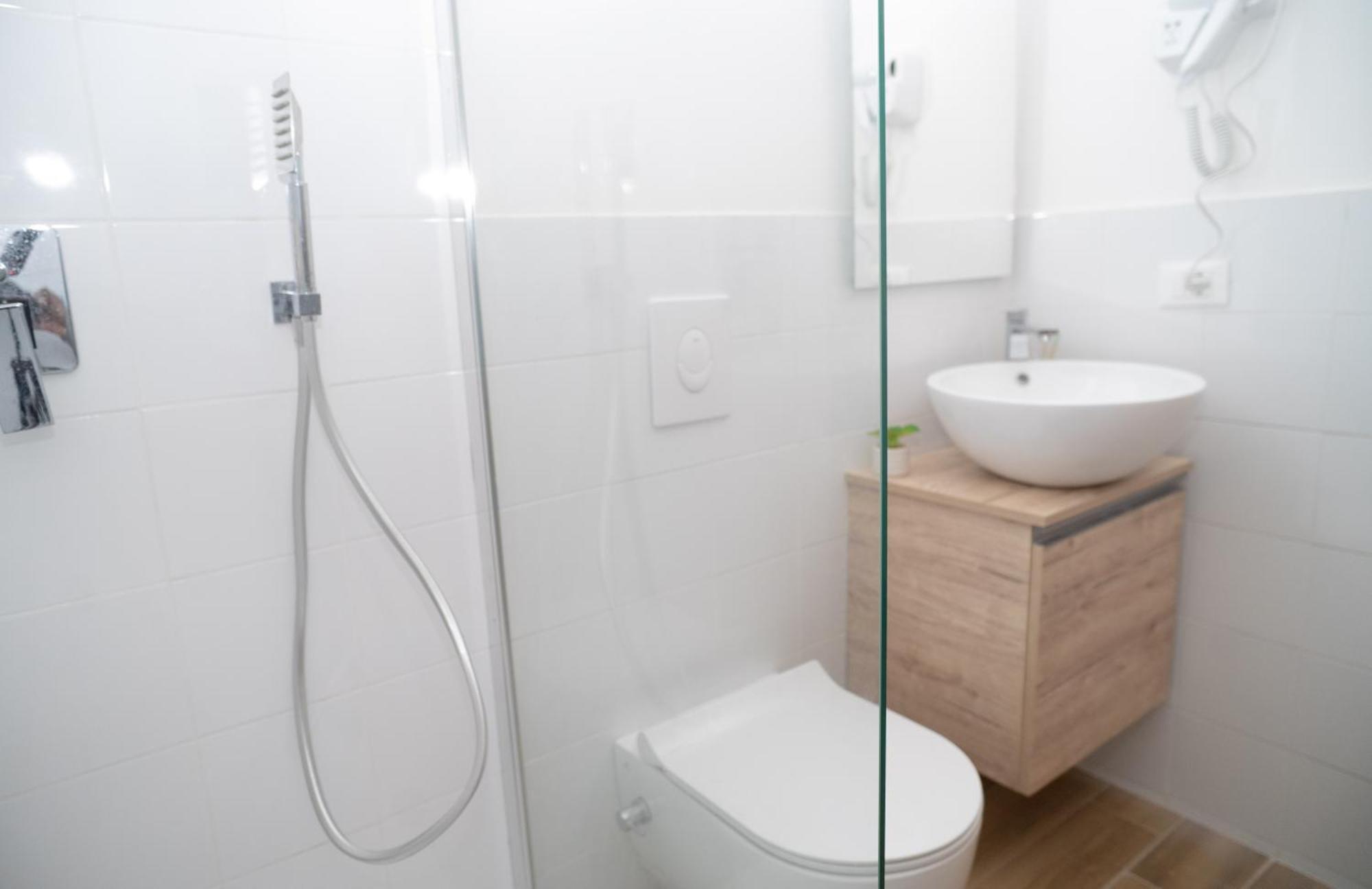 Modern Two-room For 2, 20 Minutes From Termini Appartamento *